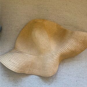 Women’s sun hat, size medium. Foldable and packable